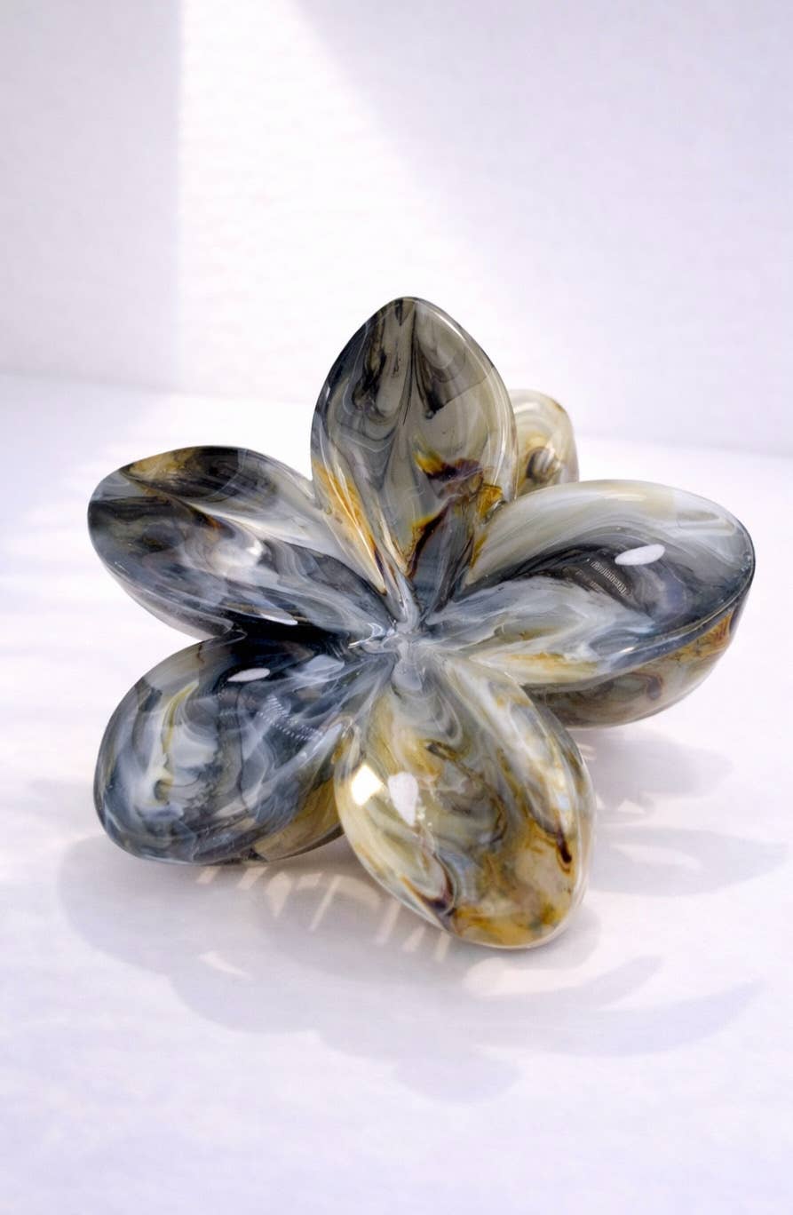 YH26 flower-shaped hair clip: Taupe