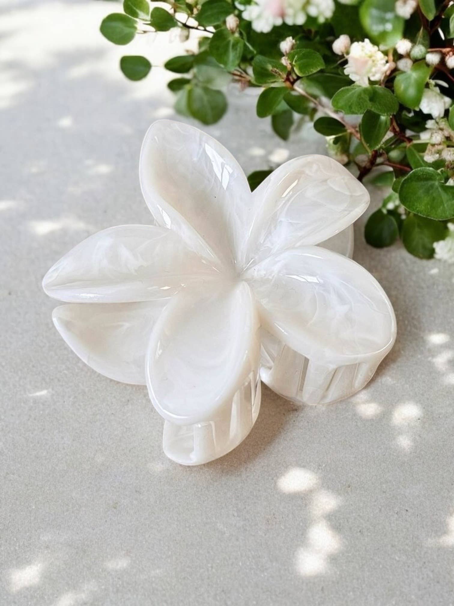 YH26 flower-shaped hair clip: White